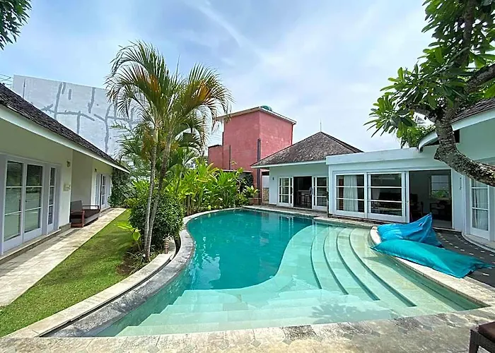 Hotel Batu Bolong 4*