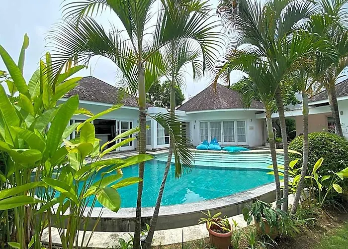Batu Bolong 4*